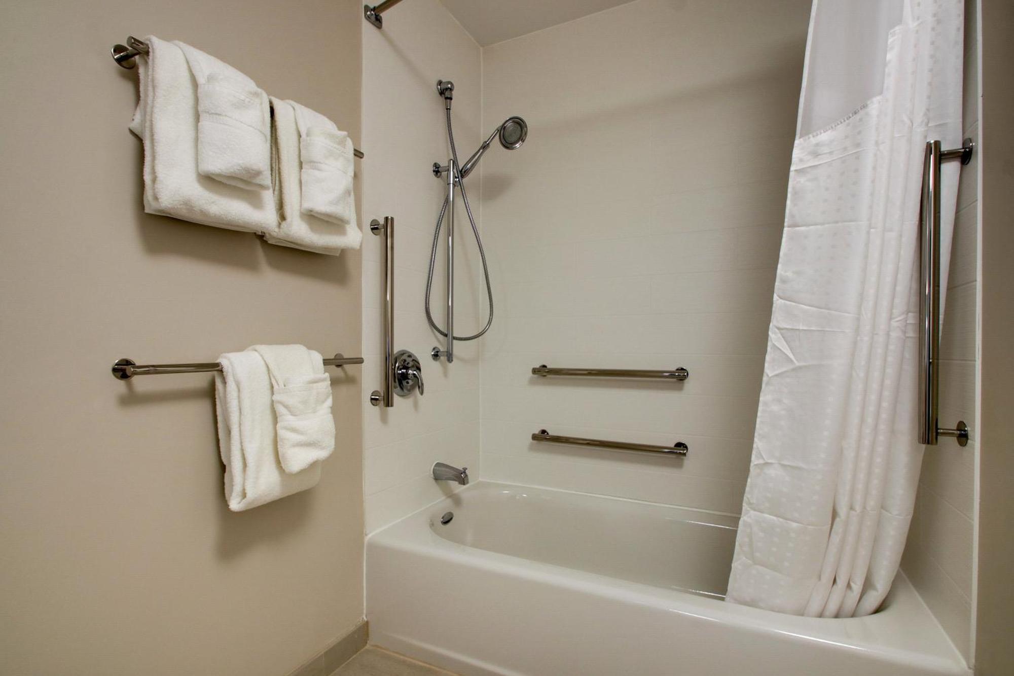 Holiday Inn Express & Suites - Elizabethtown North By Ihg Bagian luar foto